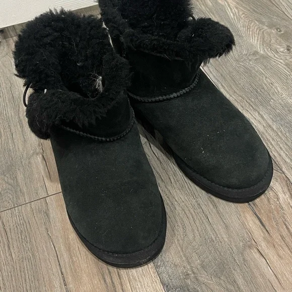 UGG Classic Black Fur-Lined Boots - Picture 2 of 4